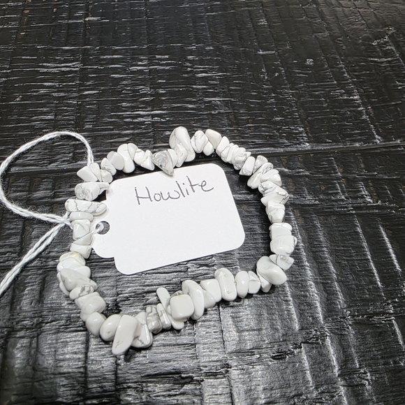 Jewelry - Howlite Chip Stretch Bracelet - White Marble Stone
